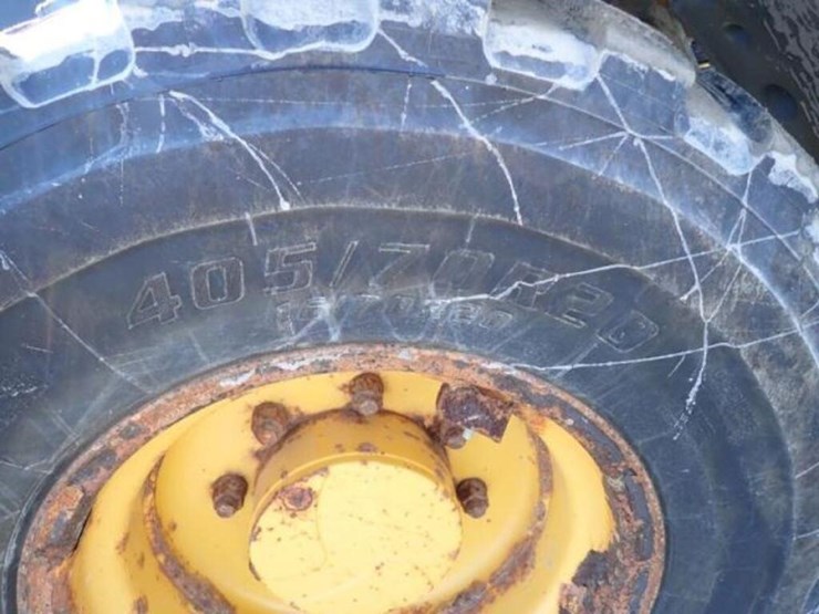 2011-deere-304j-image-34