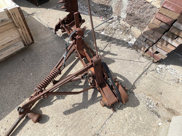 1948-ford-8n-image-35