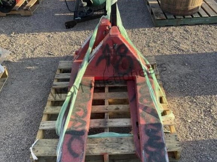 (2)-pallet-jacks-image-5