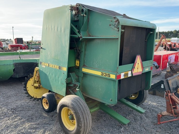 john-deere-335-image-6