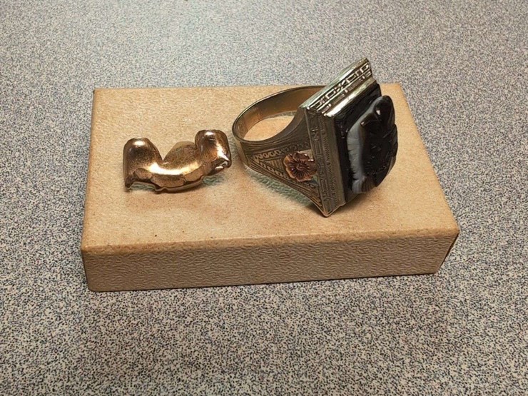 10k-gold-cameo-ring-with-repair-piece-image-1