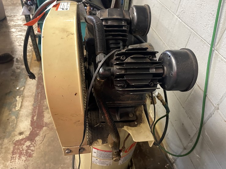#2510-•-ingersoll-rand-portable-air-compressor-(columbia-heights,-mn)-image-8