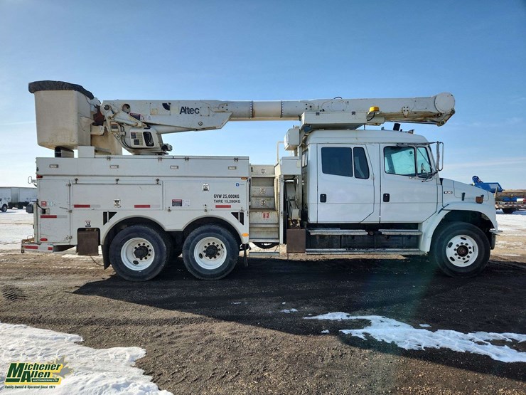 2004-freightliner-fl80-image-8