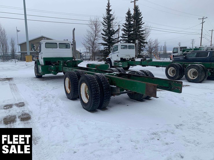 1999-freightliner-fl80-image-12