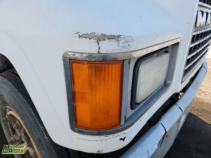 1998-mack-ch613-image-36