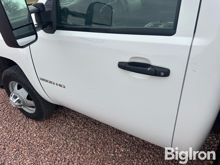 2010-chevrolet-3500-image-17