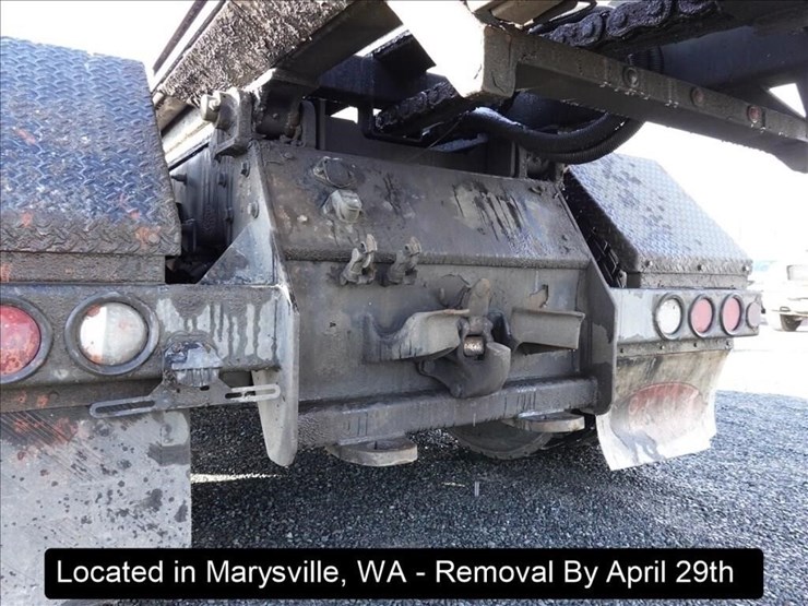 2015-peterbilt-567-image-3