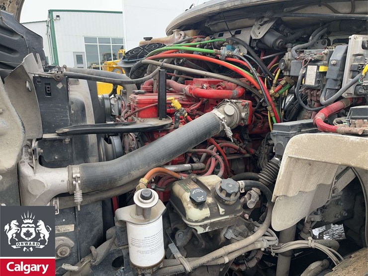 2016-freightliner-m2-106-image-21