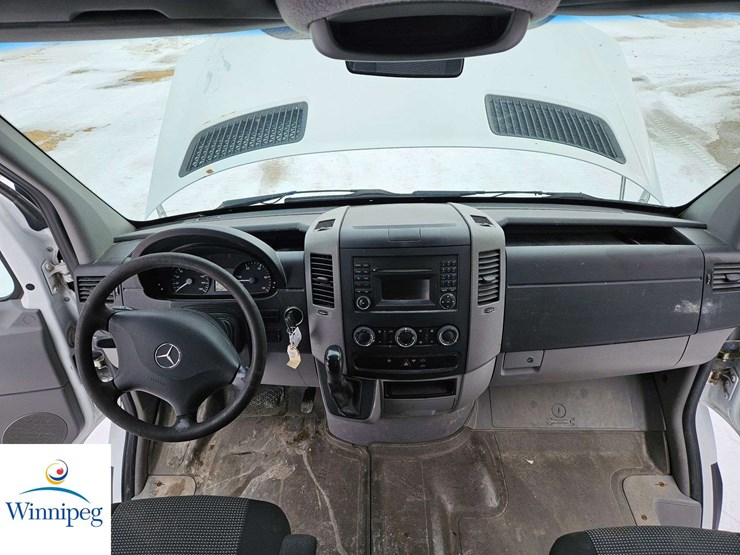 2011-mercedes-benz-sprinter-2500-image-26