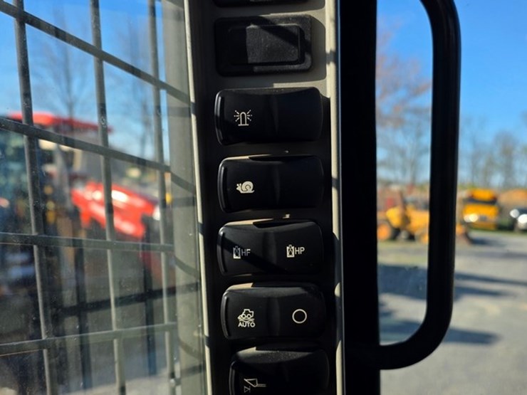 2021-case-tv450b-image-55