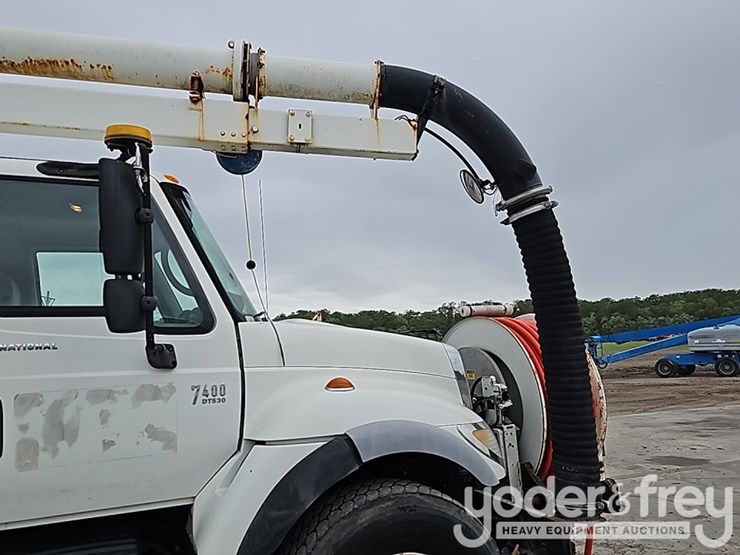 2004-international-7400-image-18