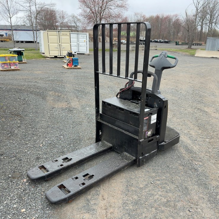 CATERPILLAR STAND ON ELECTRIC FORKLIFT