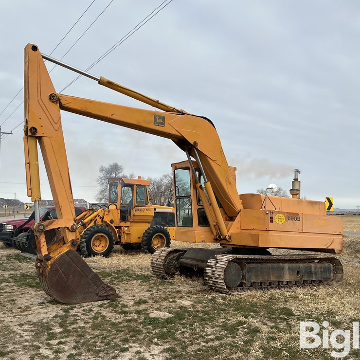 DEERE 690B