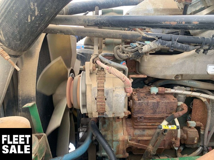 2003-freightliner-fl106-image-17