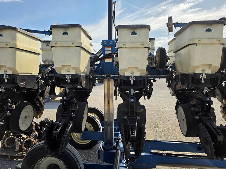 2001-kinze-3500-image-11