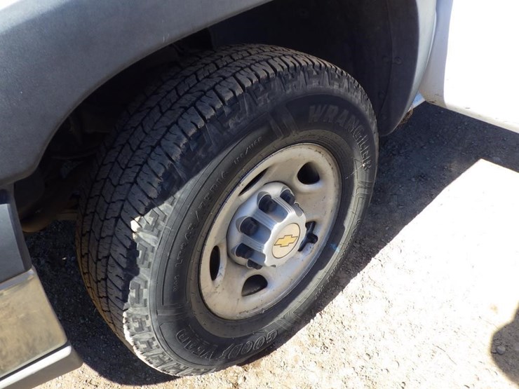 2003-chevrolet-2500hd-image-14