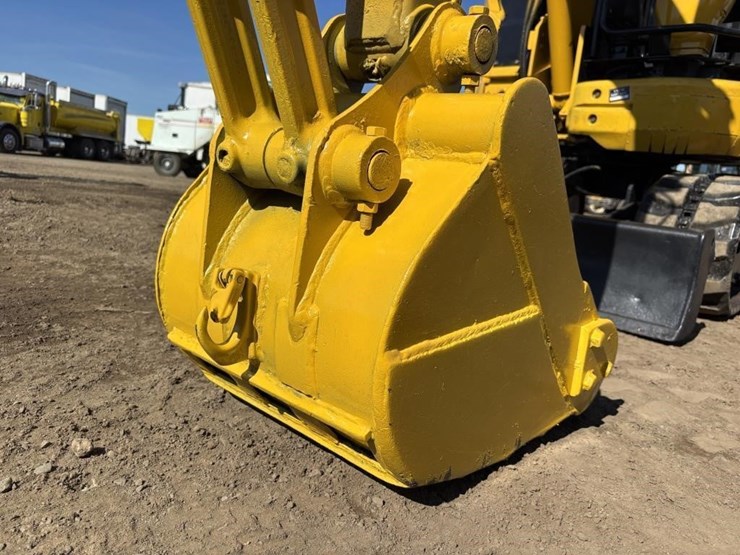 komatsu-pc28uu-2-image-12