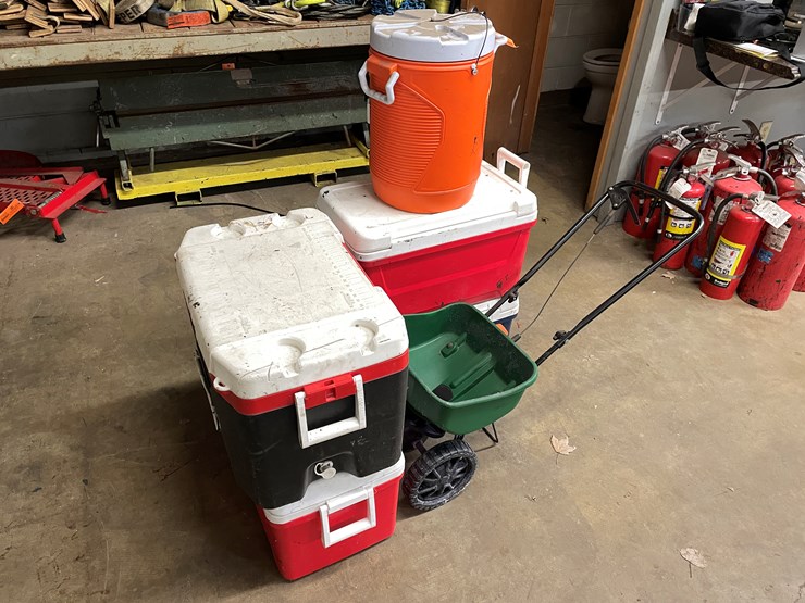 #2581-•-seed-spreader-and-coolers-(columbia-heights,-mn)-image-1