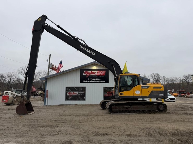 2015-volvo-ec220dlr-image-1