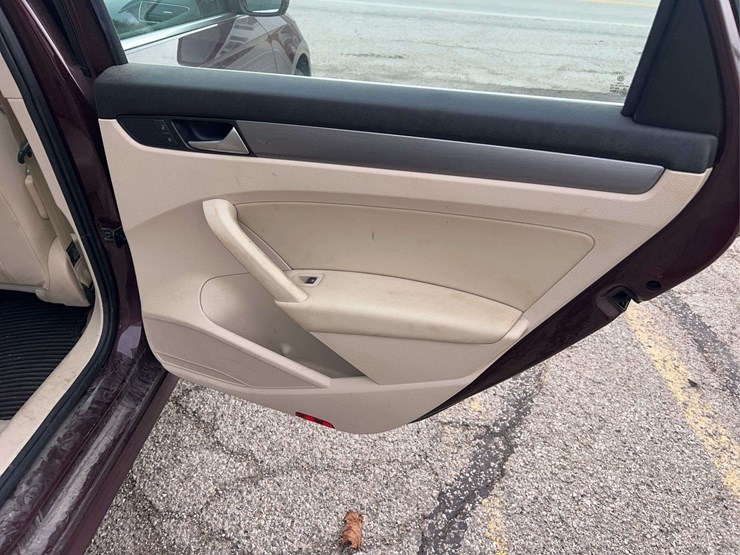 2014-volkswagen-passat-tdi-image-60