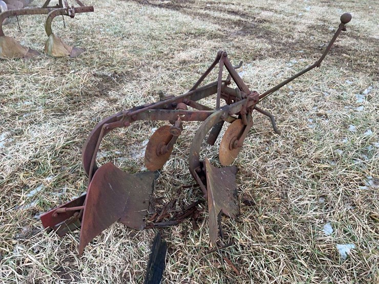 two-bottom-fordson-plow-image-2