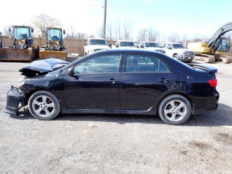 damaged-2013-toyota-corolla-sedan-2t1bu4ee1dc92192-image-8