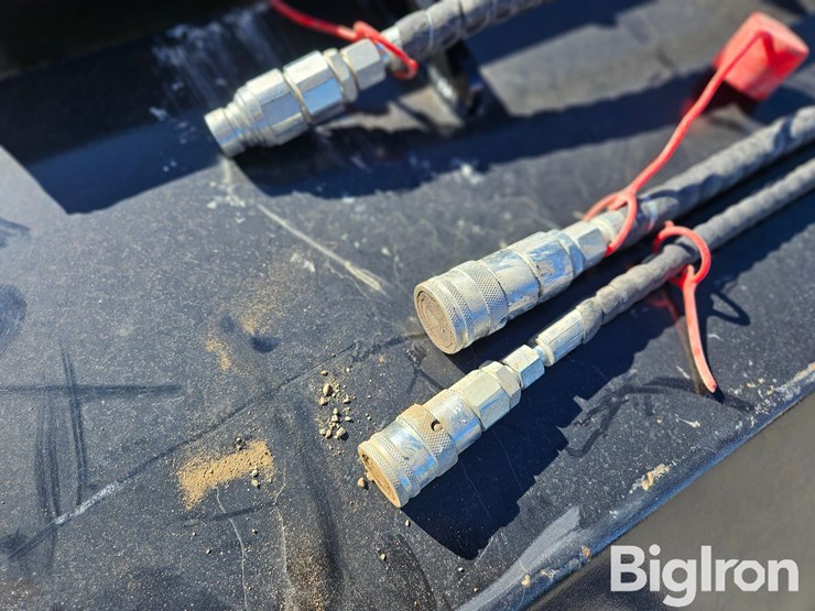 2025-massey-ferguson-730-image-18