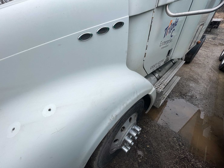 #238-•-2007-freightliner-semi-tractor-(title-in-delay)-(denmark,-wi)-image-11