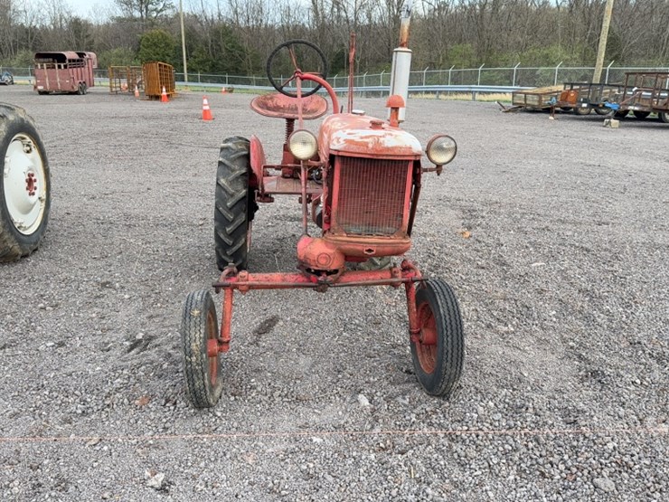 #3070-•-farmall-cab-tractor-image-2