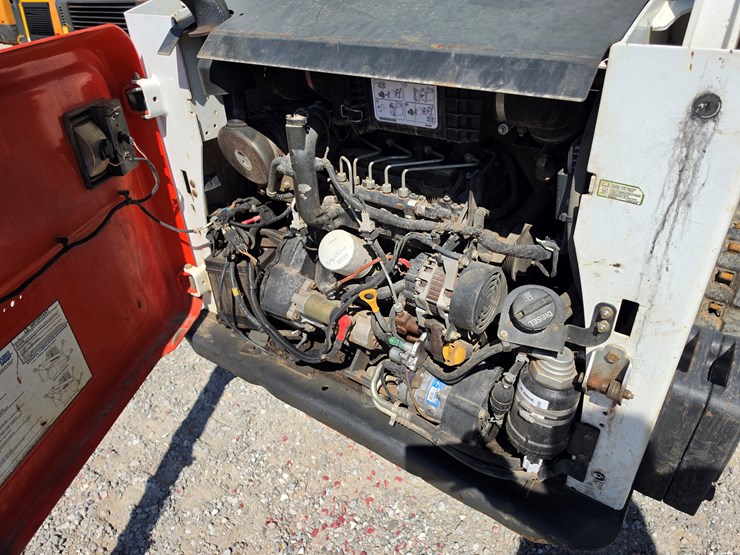 2016-bobcat-t595-image-18