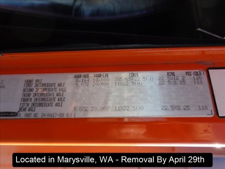 2001-freightliner-fld120-image-22