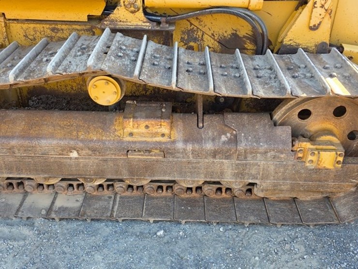 2005-caterpillar-d4g-xl-image-33
