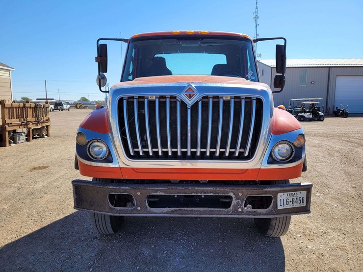 2009-international-tractor-truck-image-2