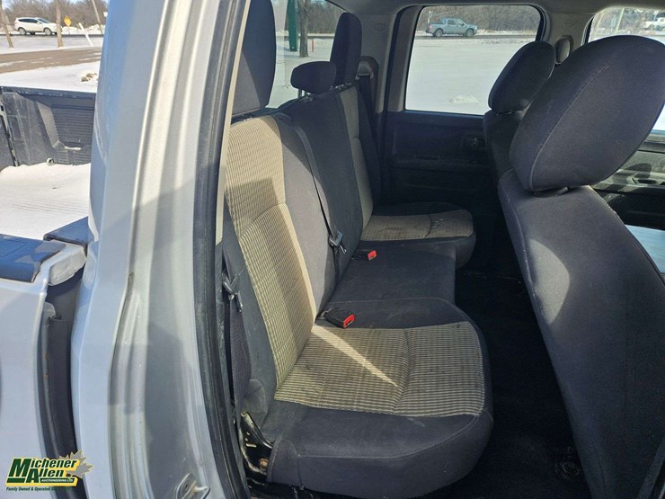 2012-dodge-1500-image-30