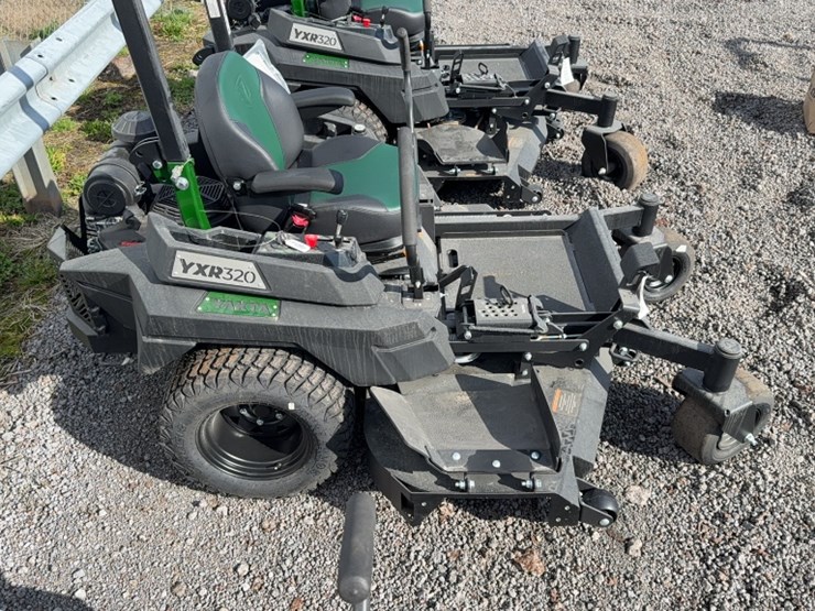 #4073-•-yakta-yxr-320-zero-turn-mower-image-7