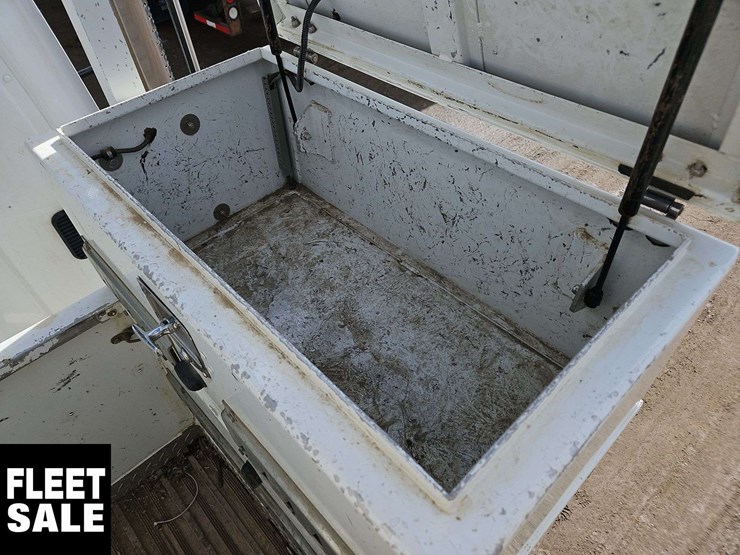 2020-freightliner-m2-106-image-50