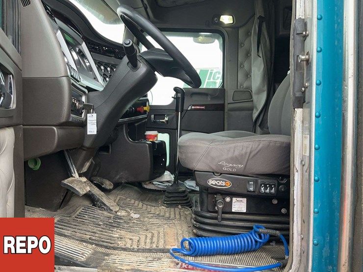 2019-kenworth-w900-image-13