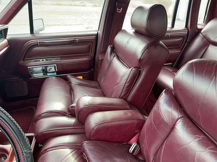 1989-lincoln-town-car-image-51