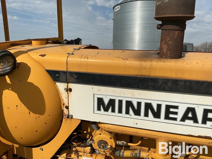 minneapolis-moline-4250-6-2wd-tractor-image-20