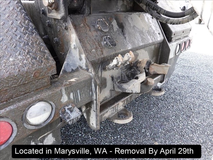 2015-peterbilt-567-image-2