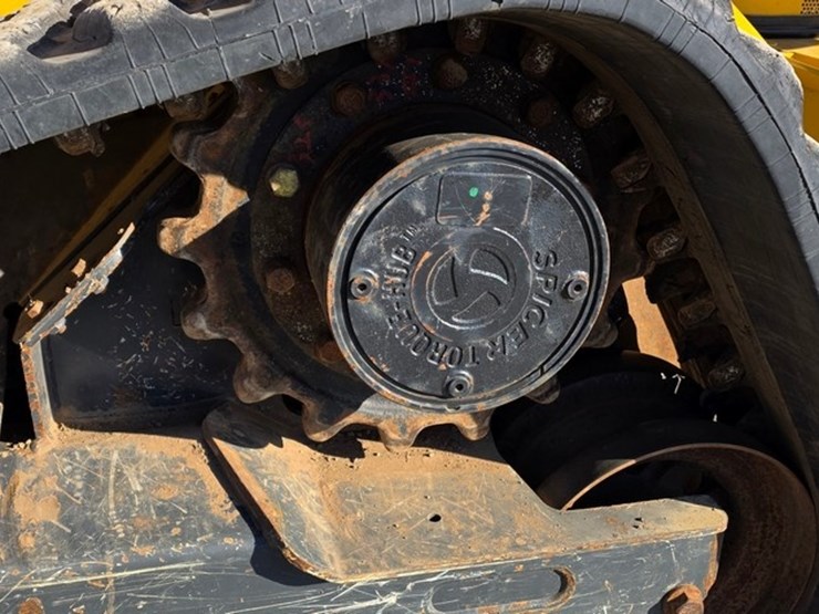 2023-deere-331g-image-30