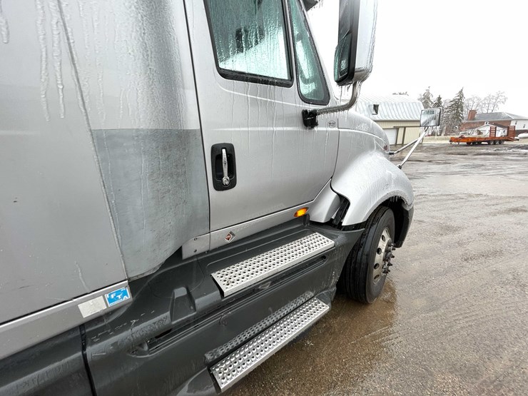 #230-•-2016-international-semi-tractor-(has-wi-title)-(denmark,-wi)-image-39