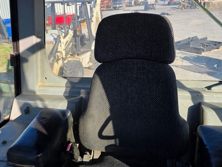 2005-caterpillar-d4g-xl-image-70