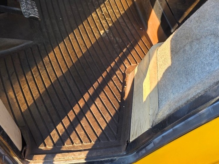 2002-john-deere-6410-image-52