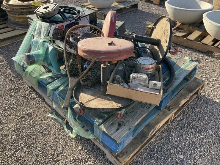 pallet-of-miscellaneous-tools-image-2