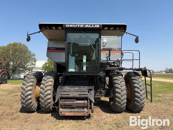 1990-gleaner-r70-image-2