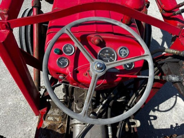 massey-ferguson-135-image-13