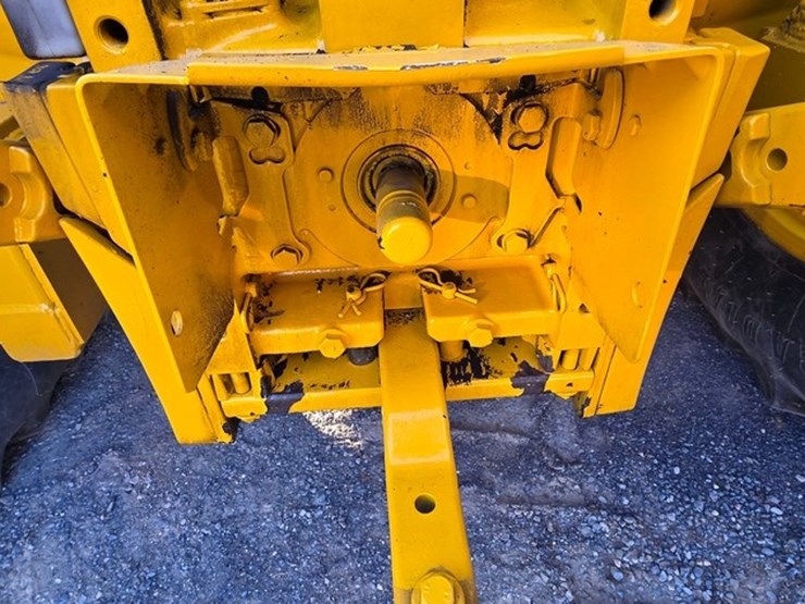 2002-john-deere-6410-image-26