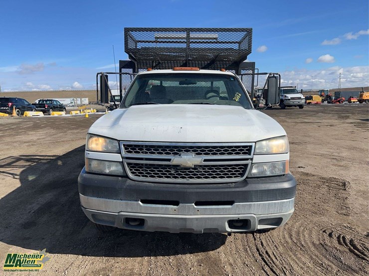 2005-chevrolet-silverado-3500-image-8