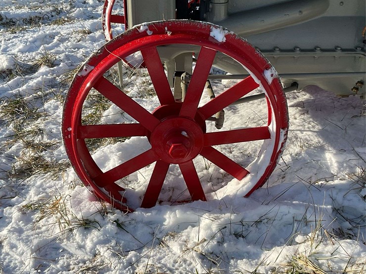 1925-fordson-with-mounted-terrace-plow-image-15